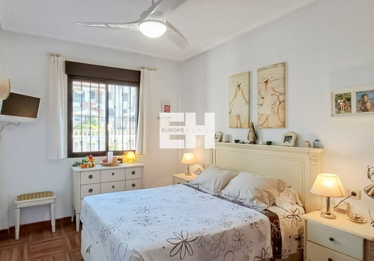 Segunda mano - Apartamento  - Torrevieja - Parque Acuático - Sector 25