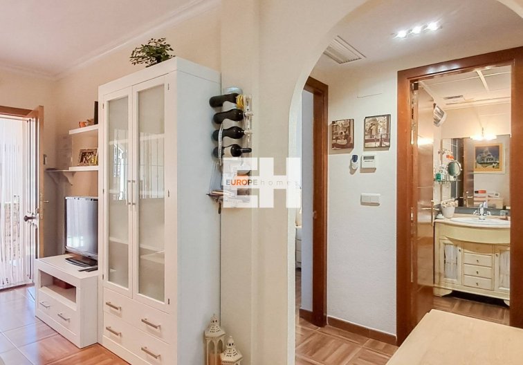 Segunda mano - Apartamento  - Torrevieja - Parque Acuático - Sector 25