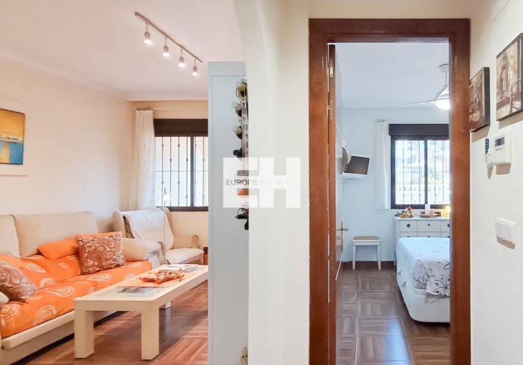 Segunda mano - Apartamento  - Torrevieja - Parque Acuático - Sector 25