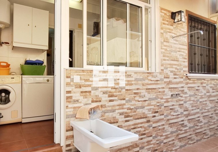 Segunda mano - Apartamento  - Torrevieja - Parque Acuático - Sector 25