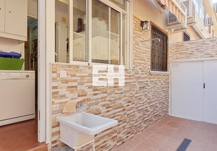 Segunda mano - Apartamento  - Torrevieja - Parque Acuático - Sector 25