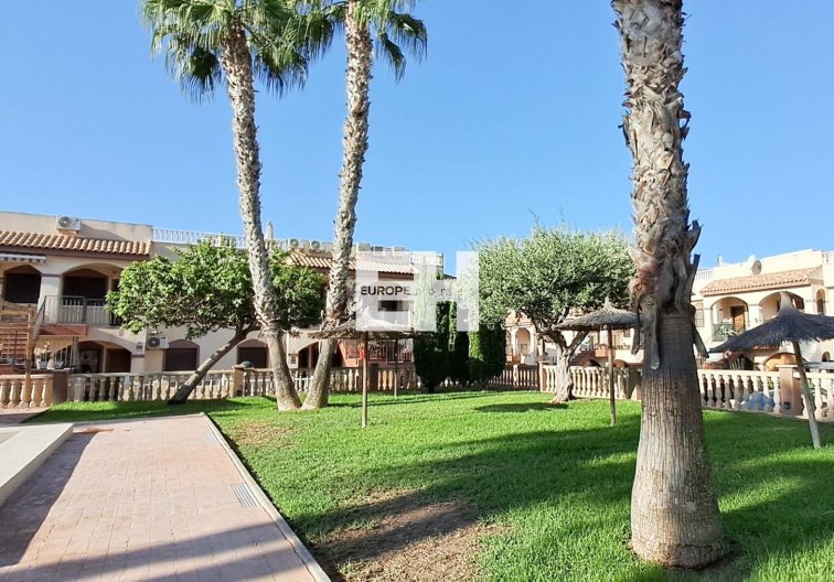 Segunda mano - Apartamento  - Torrevieja - Parque Acuático - Sector 25