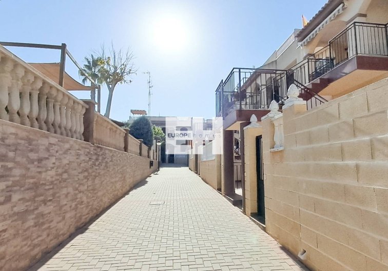 Segunda mano - Apartamento  - Torrevieja - Parque Acuático - Sector 25