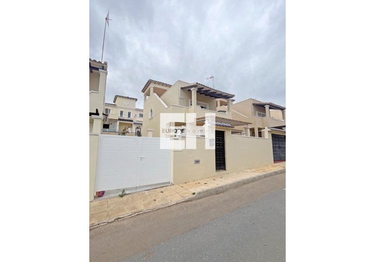 Segunda mano - Duplex - San Miguel de Salinas - Las Filipinas