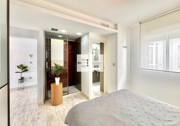 Segunda mano - Apartamento  - Torrevieja - Estacion De Autobuses