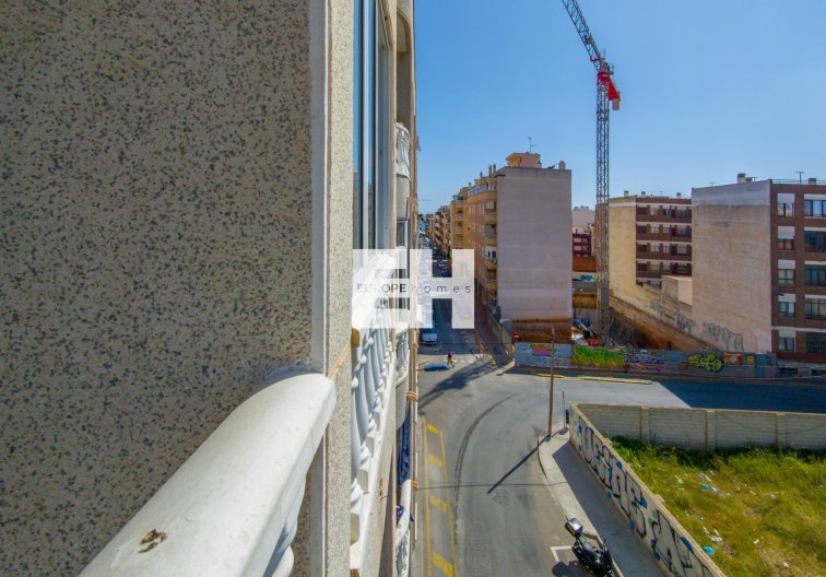 Segunda mano - Apartamento  - Torrevieja - Estacion De Autobuses