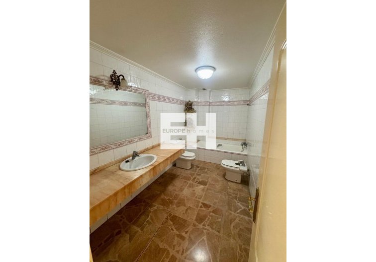 Segunda mano - Apartamento  - Torrevieja - Centro