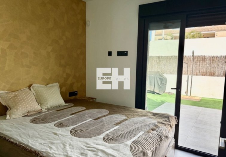 Segunda mano - villa - Cabo Roig - Costa Blanca