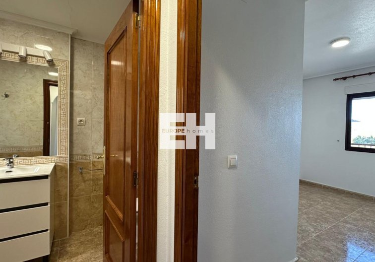 Resale - Apartment - Orihuela Costa - Campoamor