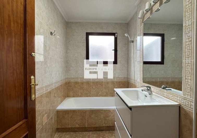 Resale - Apartment - Orihuela Costa - Campoamor