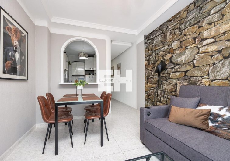 Segunda mano - Apartamento  - Torrevieja - Estacion De Autobuses