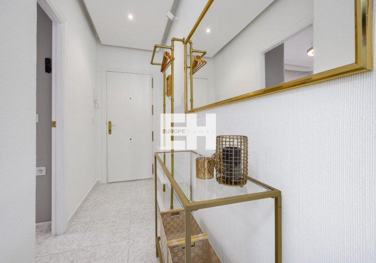 Segunda mano - Apartamento  - Torrevieja - Estacion De Autobuses