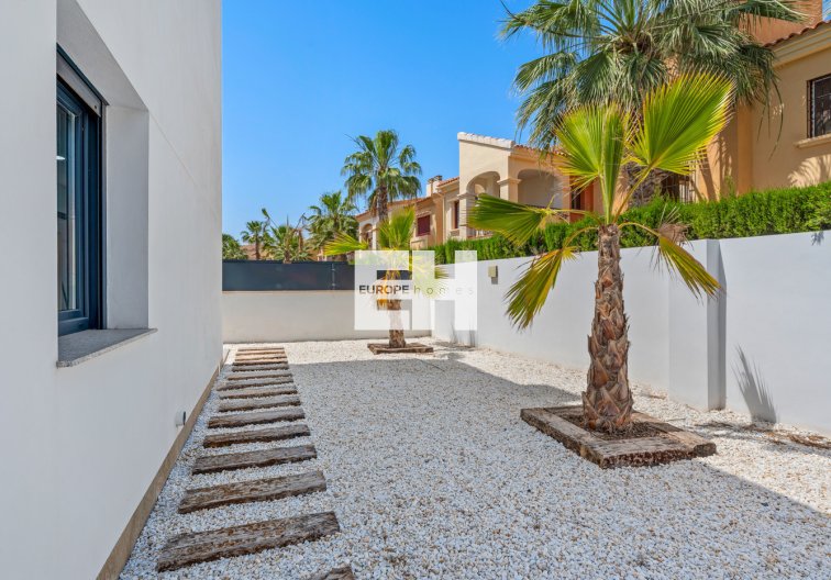 Segunda mano - villa - Torrevieja - Costa Blanca