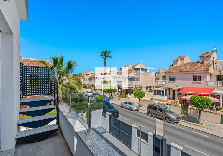 Segunda mano - villa - Torrevieja - Costa Blanca