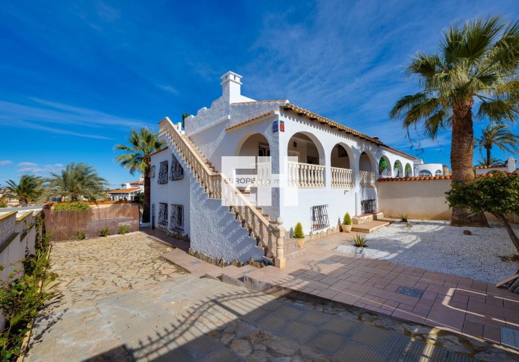 Segunda mano - villa - Torrevieja - La Siesta - El Salado - Torreta