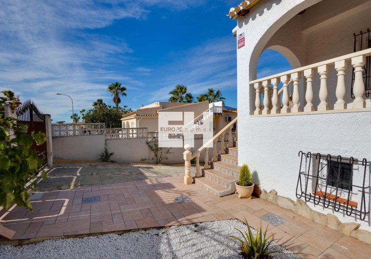 Segunda mano - villa - Torrevieja - La Siesta - El Salado - Torreta