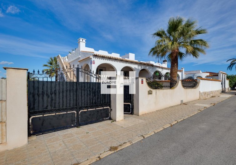 Segunda mano - villa - Torrevieja - La Siesta - El Salado - Torreta