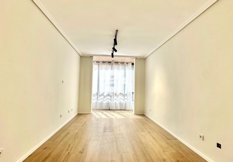 Segunda mano - Apartamento  - Torrevieja - Centro