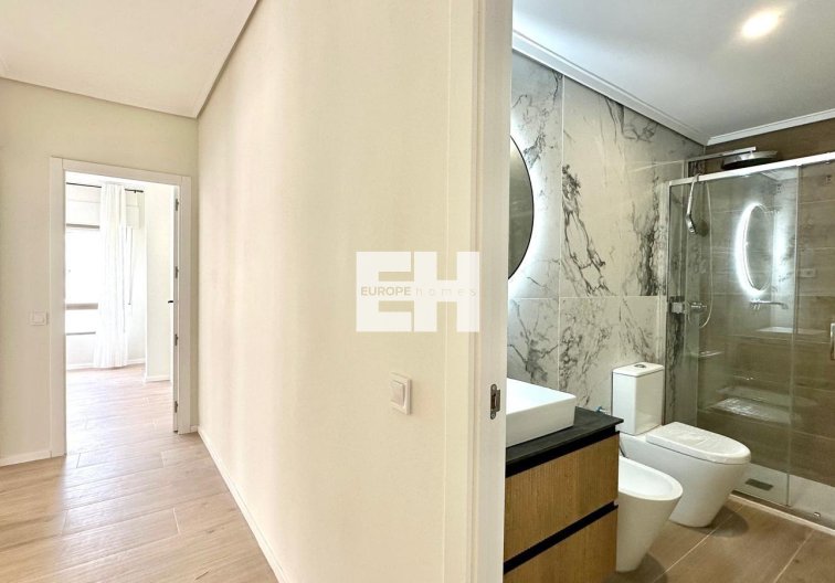 Segunda mano - Apartamento  - Torrevieja - Centro