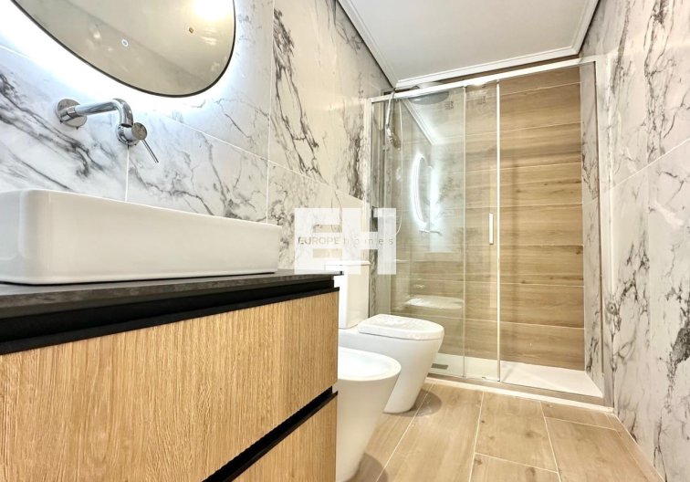 Segunda mano - Apartamento  - Torrevieja - Centro