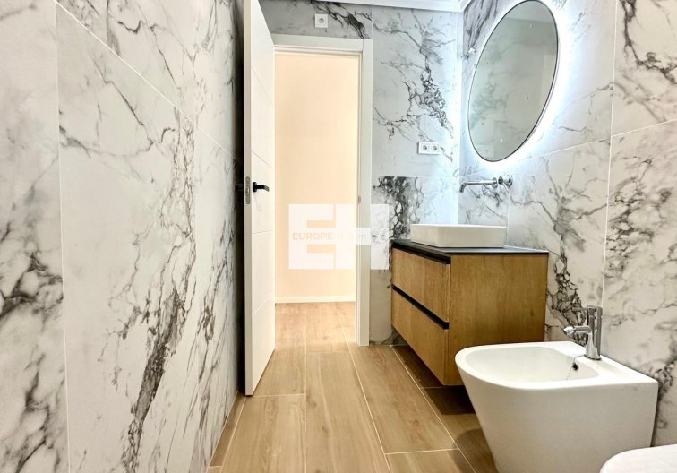 Segunda mano - Apartamento  - Torrevieja - Centro