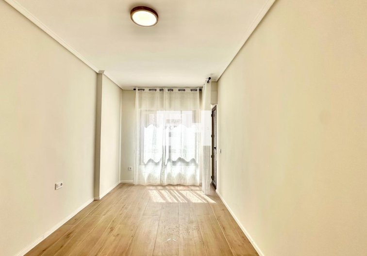 Segunda mano - Apartamento  - Torrevieja - Centro