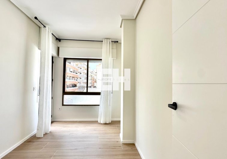 Segunda mano - Apartamento  - Torrevieja - Centro