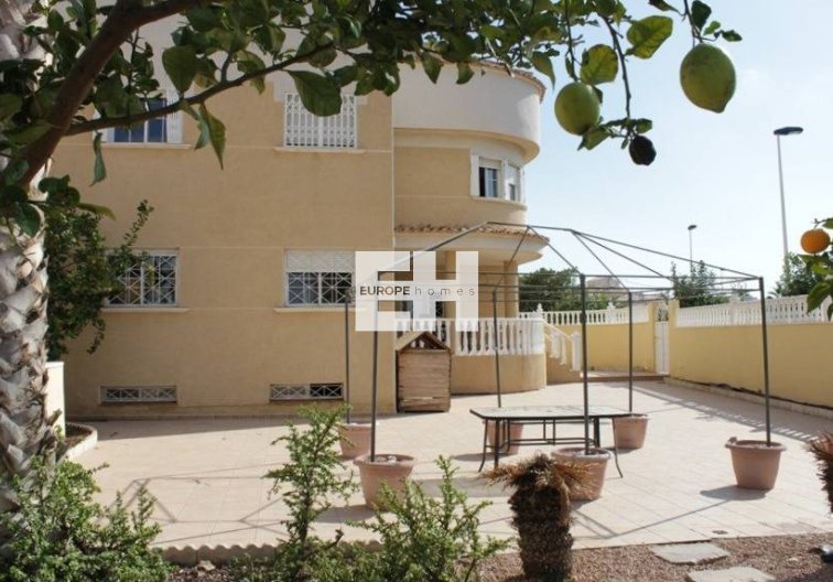Segunda mano - villa - Torrevieja - La Siesta - El Salado - Torreta