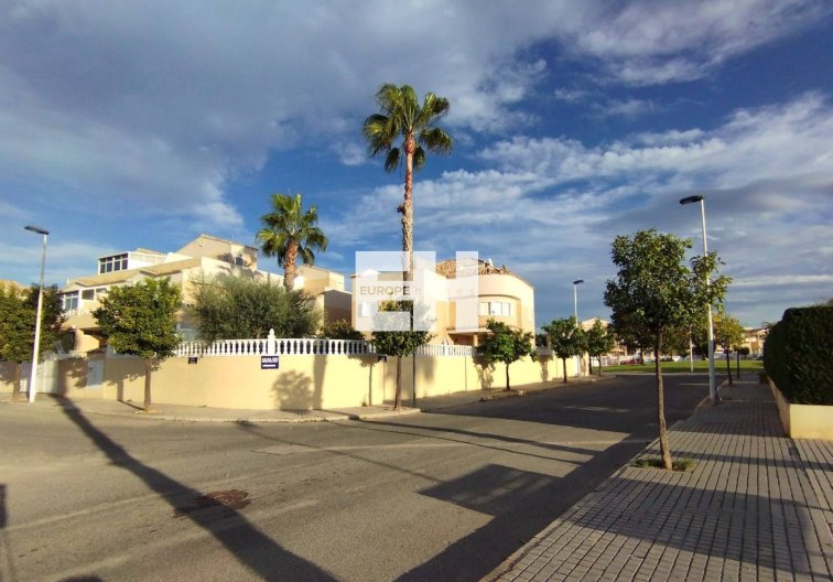 Segunda mano - villa - Torrevieja - La Siesta - El Salado - Torreta