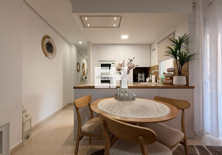 Segunda mano - Apartamento  - Torrevieja - Centro