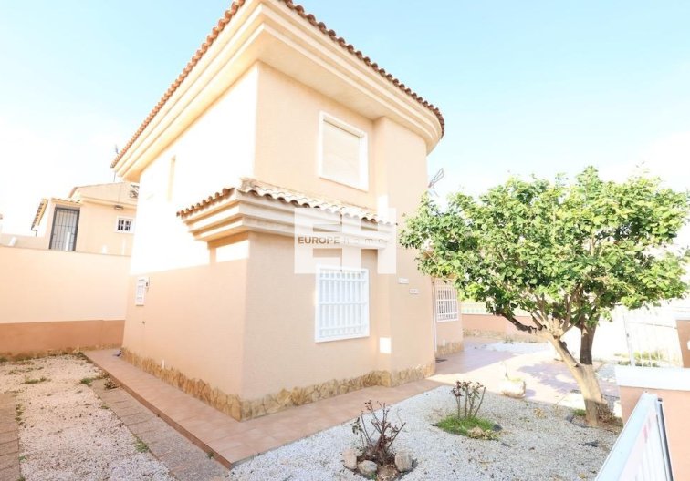 Segunda mano - villa - Torrevieja - Costa Blanca
