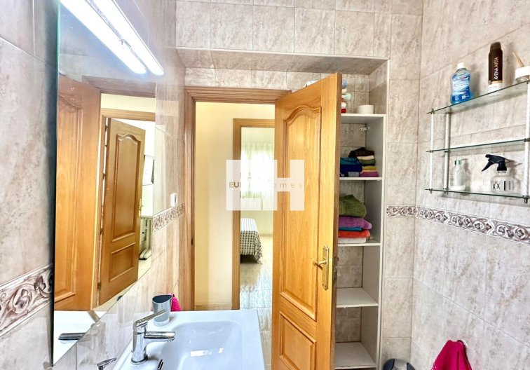 Segunda mano - Apartamento  - Torrevieja - Estacion De Autobuses