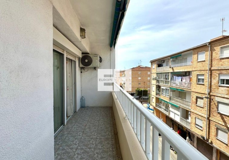 Segunda mano - Apartamento  - Torrevieja - Estacion De Autobuses
