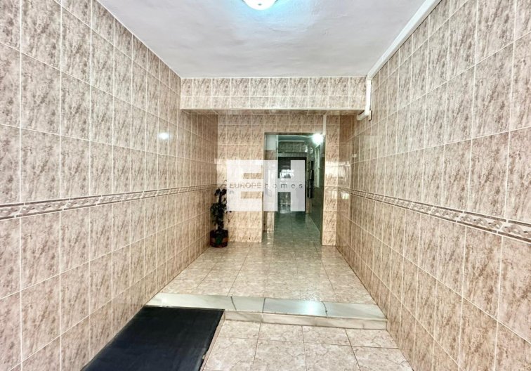 Segunda mano - Apartamento  - Torrevieja - Estacion De Autobuses
