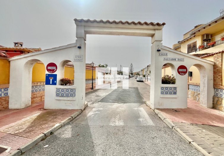 Segunda mano - villa - Torrevieja - Los Balcones - Los Altos Del Edén