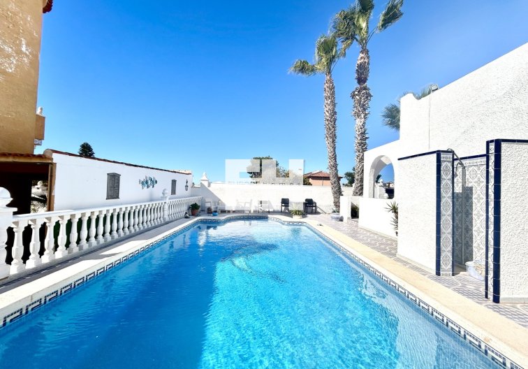 Segunda mano - villa - Villamartin - Costa Blanca