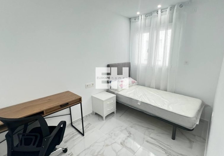 Segunda mano - Apartamento  - Torrevieja - Parque De Las Naciones