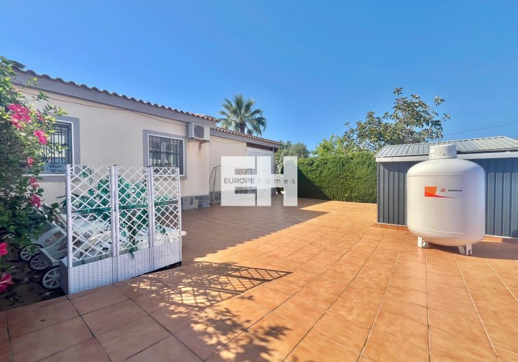 Segunda mano - villa - Torrevieja - Los Balcones - Los Altos Del Edén