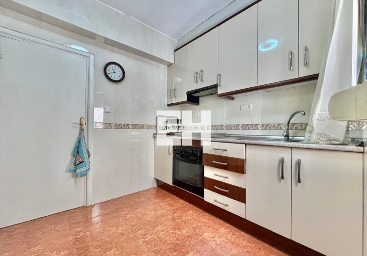 Segunda mano - Apartamento  - Torrevieja - Estacion De Autobuses