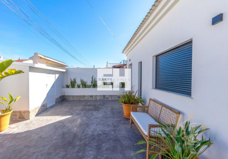 Segunda mano - villa - Torrevieja - Costa Blanca