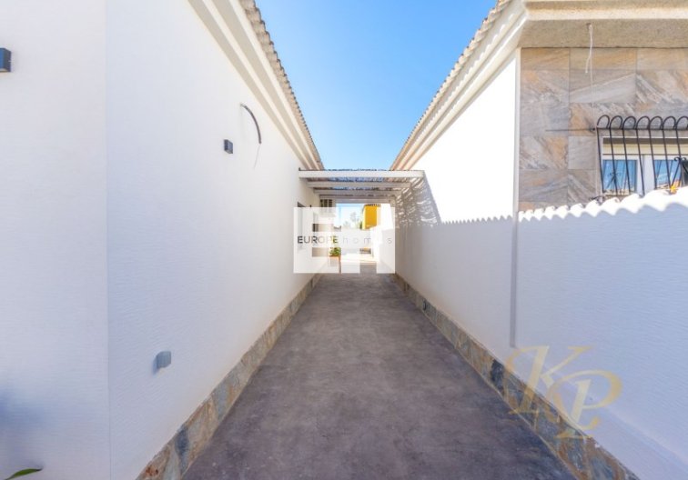 Segunda mano - villa - Torrevieja - Costa Blanca
