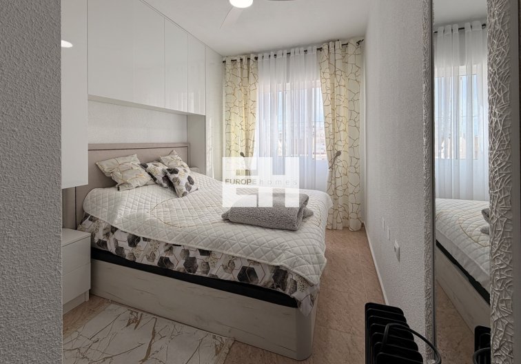 Segunda mano - Apartamento  - Torrevieja - Urb. Calas Blancas III