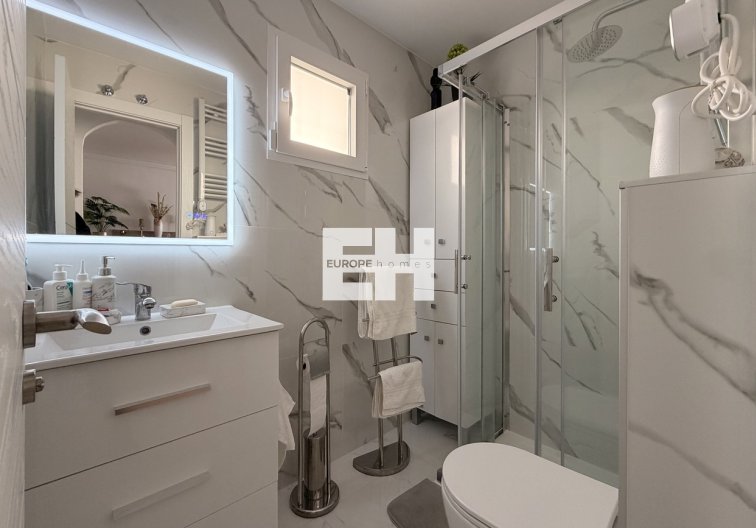 Segunda mano - Apartamento  - Torrevieja - Urb. Calas Blancas III