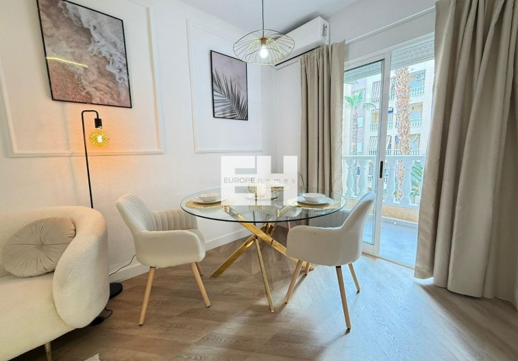Segunda mano - Apartamento  - Torrevieja - Parque De Las Naciones