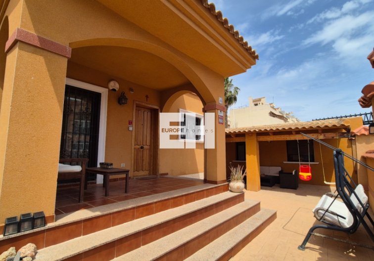 Segunda mano - villa - Torrevieja - Costa Blanca