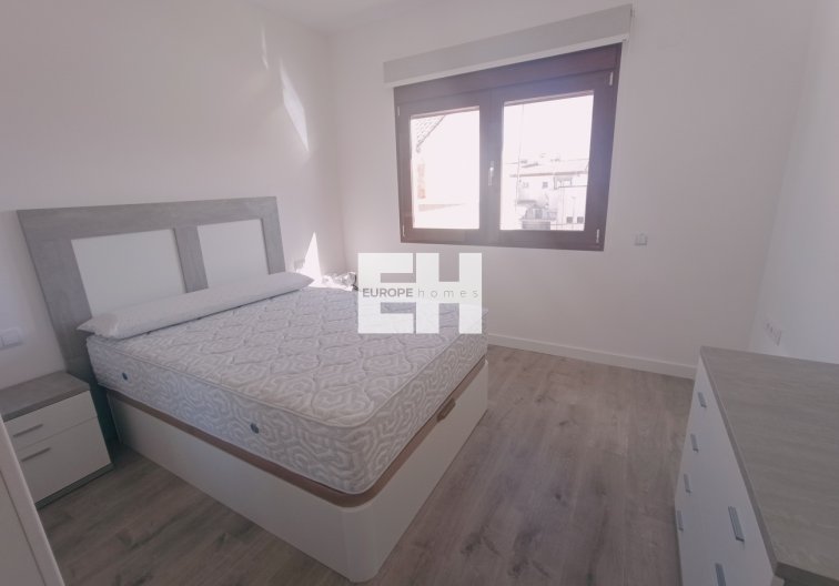 Segunda mano - town house - Roldan - Inland