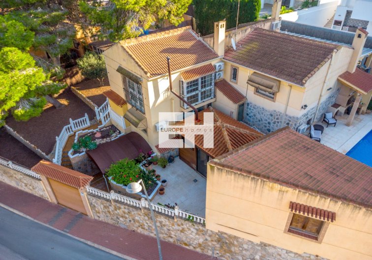 Segunda mano - villa - Torrevieja - Los Balcones 
