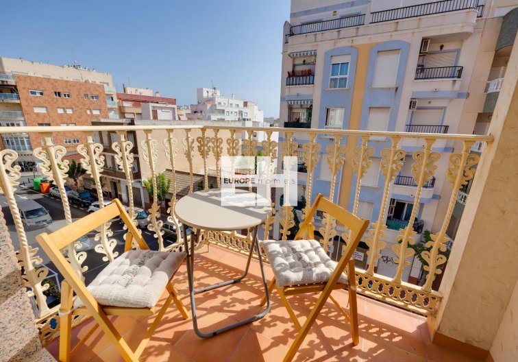 Segunda mano - Apartamento  - Torrevieja - Centro