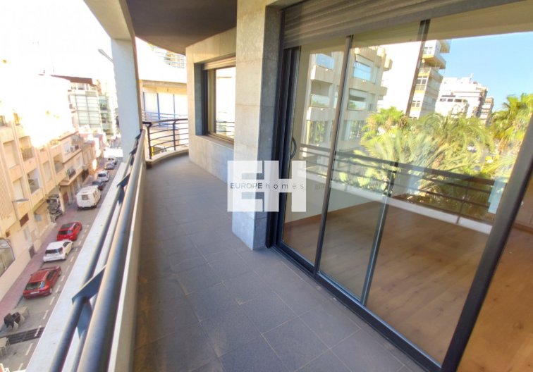 Segunda mano - Apartamento  - Torrevieja - Puerto