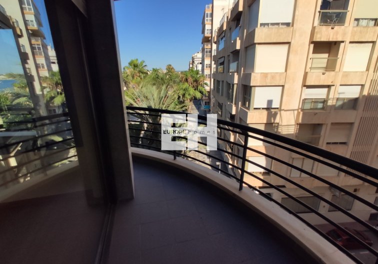 Segunda mano - Apartamento  - Torrevieja - Puerto